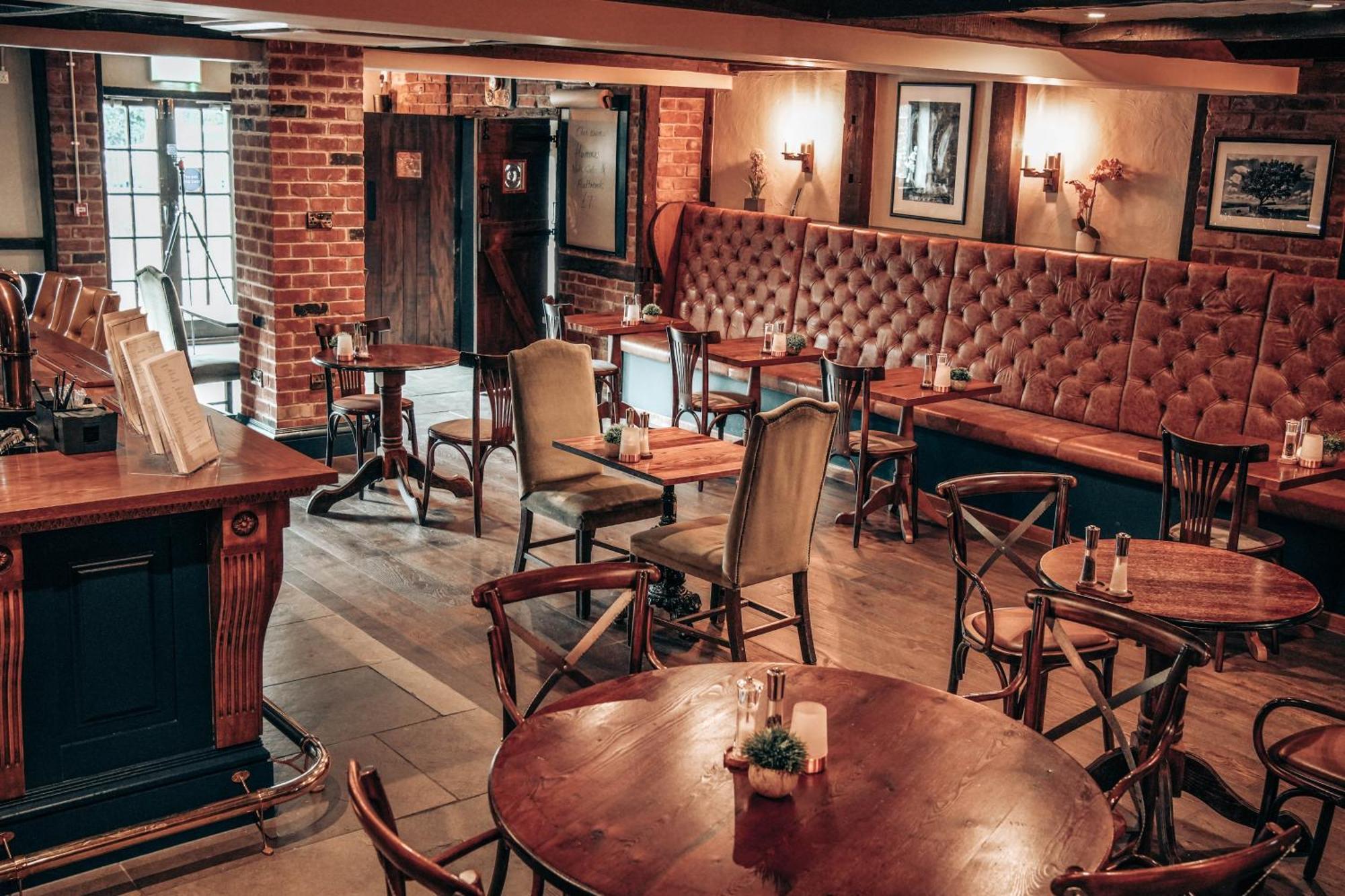 The Thatch Inn Gloucester Exterior foto